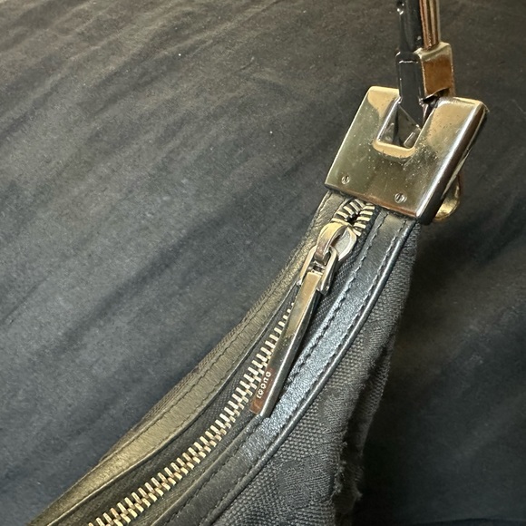 Authentic GUCCI Canvas Hobo Purse - GG Pattern - Style 01233 - Pre-Owned Classic - Picture 6 of 11